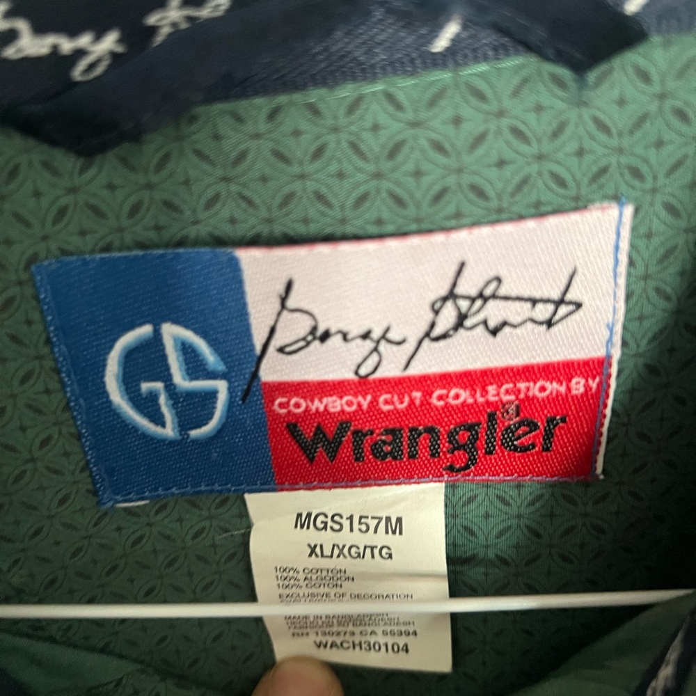 Men's Green Casual Button Down Shirt - Picture 2 of 5
